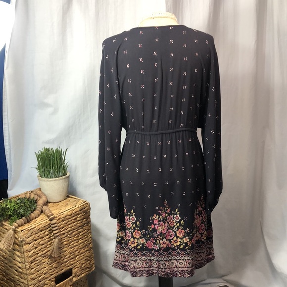 LOVESTITCH • Black Floral Deep-V neckline Tie Front Dress size med. - Picture 6 of 9
